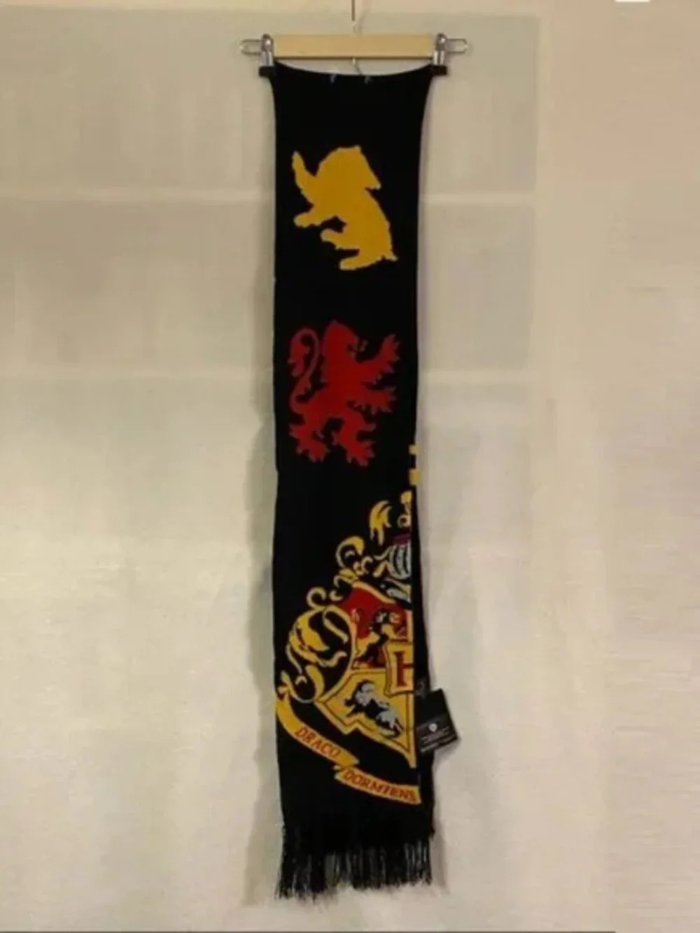 NWT Bioworld Harry Potter Hogwarts houses varsity knit beanie & scarf set